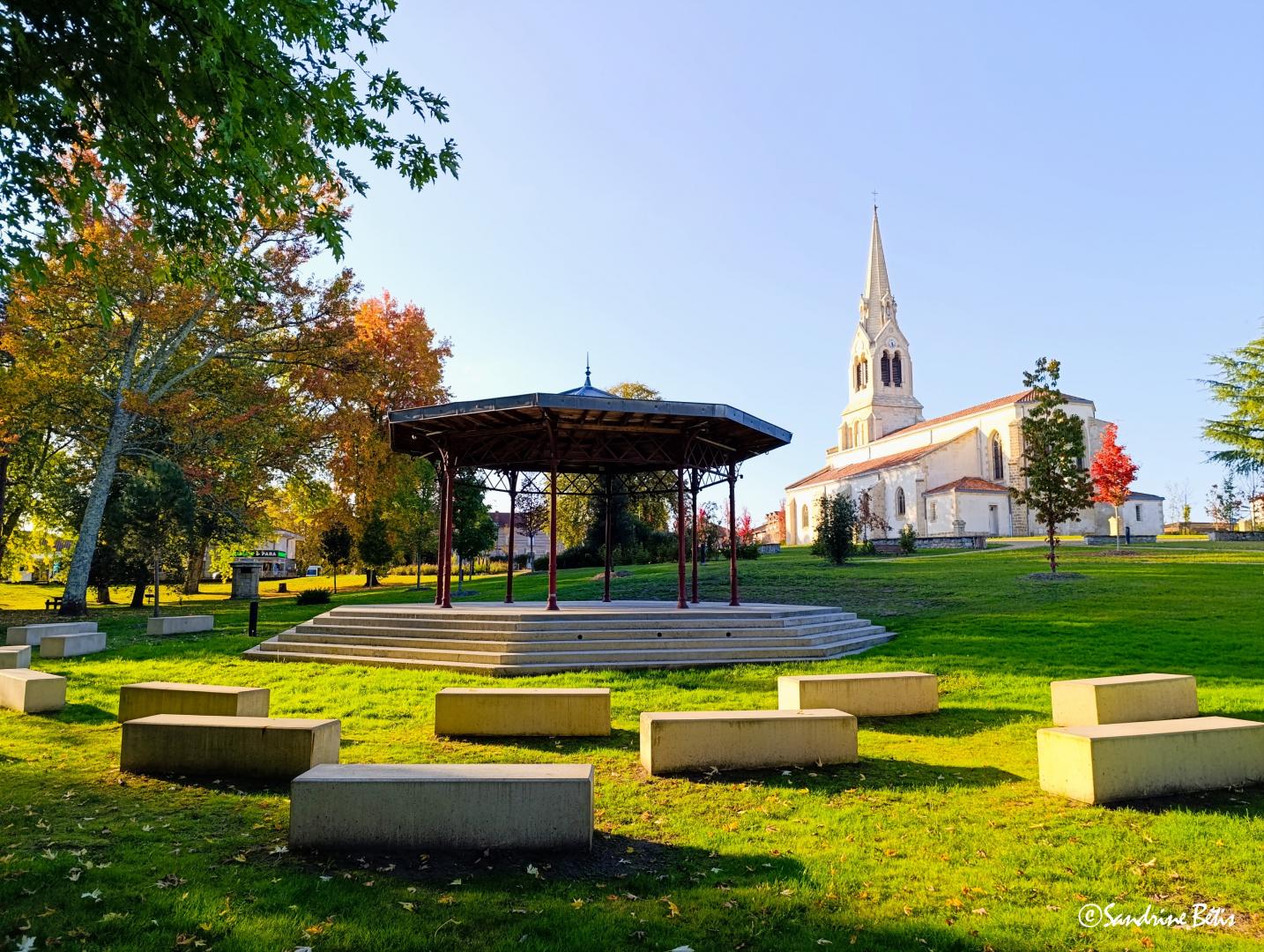 Eglise depuis kiosque SB.jpg